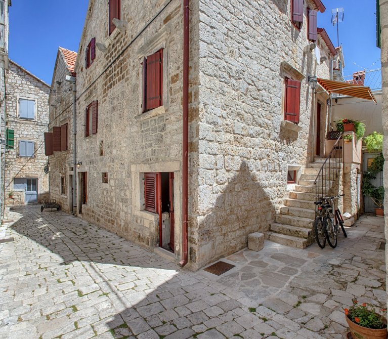 Villas Hvar Hero Image