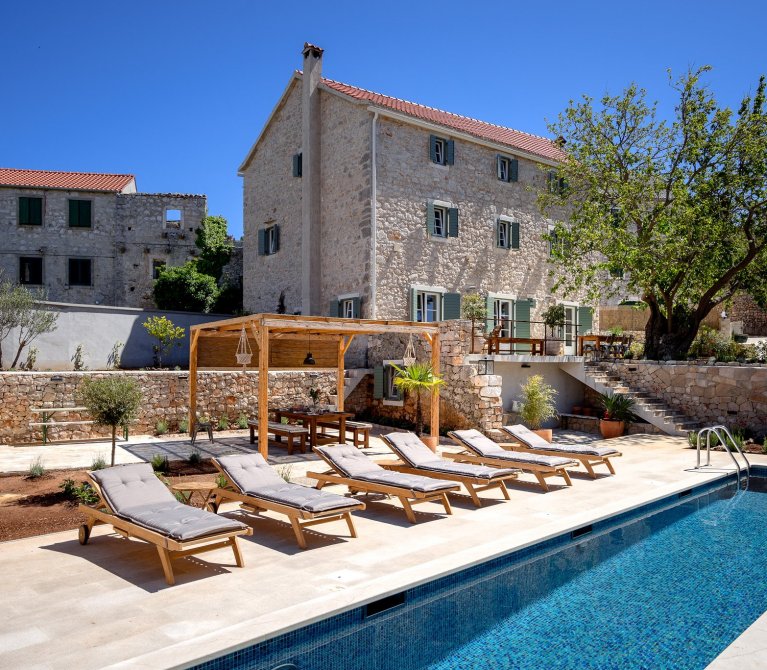 Villas Hvar Hero Image