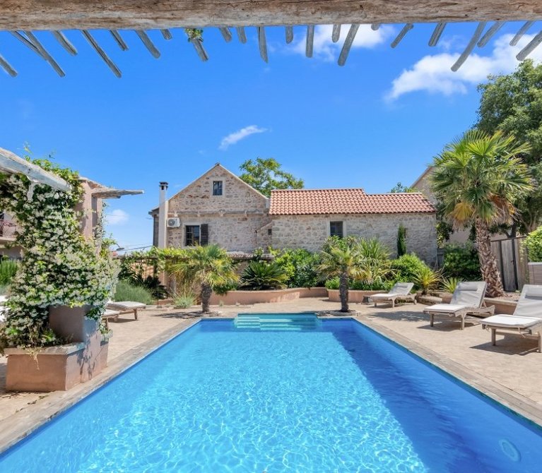 Villas Hvar Hero Image