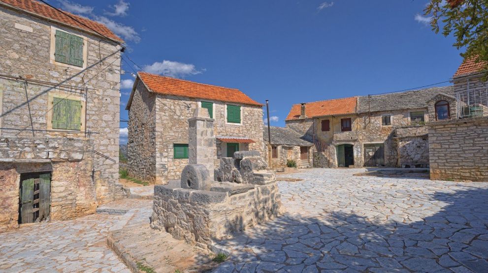 Villas Hvar Hero Image