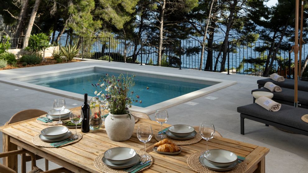 Villas Hvar Hero Image