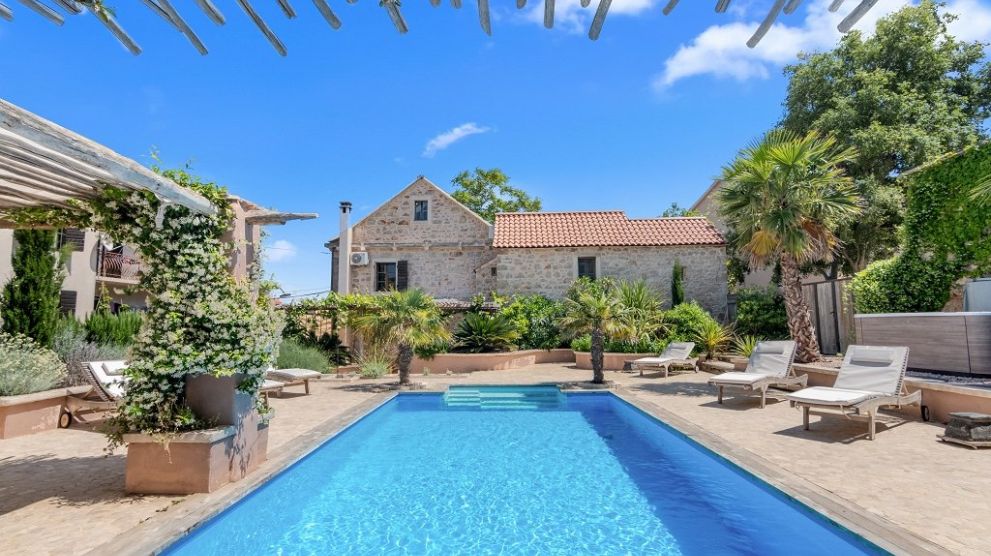 Villas Hvar Hero Image