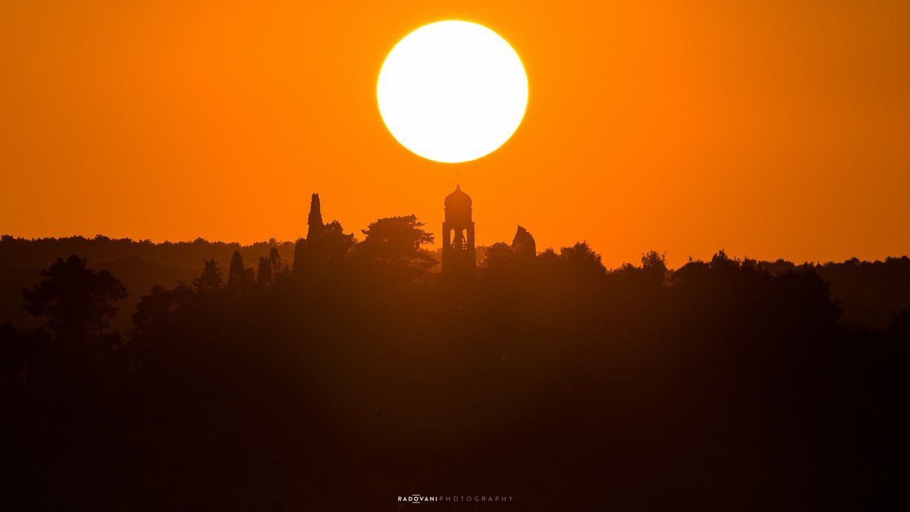 hvar orange sun